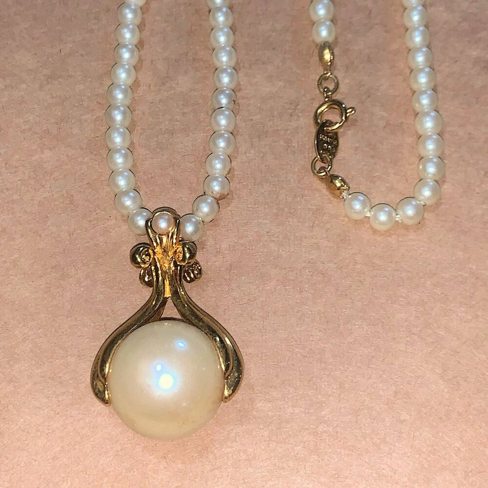 Vintage Faux Pearl Necklace, Large Pearl Pendant, Gold Setting, Bead Necklace - Picture 1 of 4